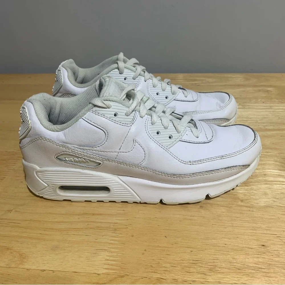 Nike Air Max 90 Boys Athletic Running‎ Shoes Sneakers CD6864-100 White Size 4.5Y